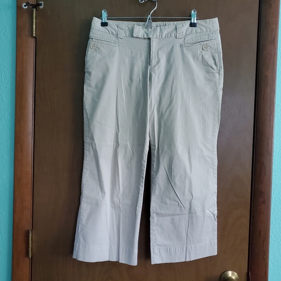 Mossimo Khaki Capris - Picture 1 of 3